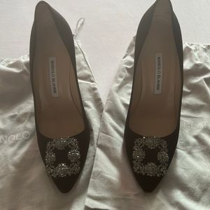 Manolo Blahnik Hangisi satin pumps